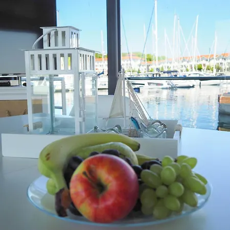 Tatil Evi Hausboot In Boltenhagen - Floating 44 Boot 8 *