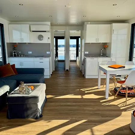 Hausboot In - Floating 44 Boot 8 بيت للعطل بولتينهاجين