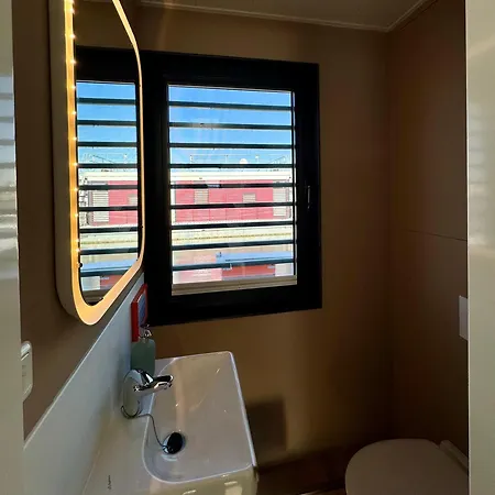 Hausboot In - Floating 44 Boot 8 * بولتينهاجين