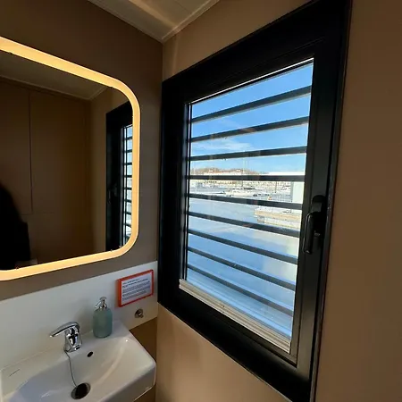 بيت للعطل Hausboot In - Floating 44 Boot 8 *