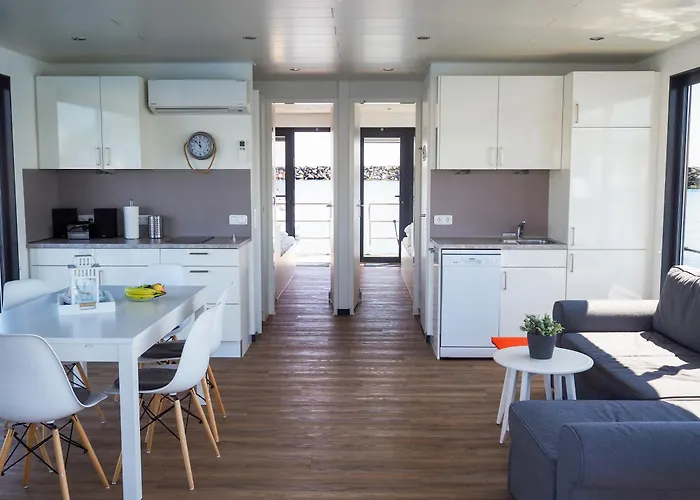 Hausboot In - Floating 44 Boot 8 * Больтенхаген