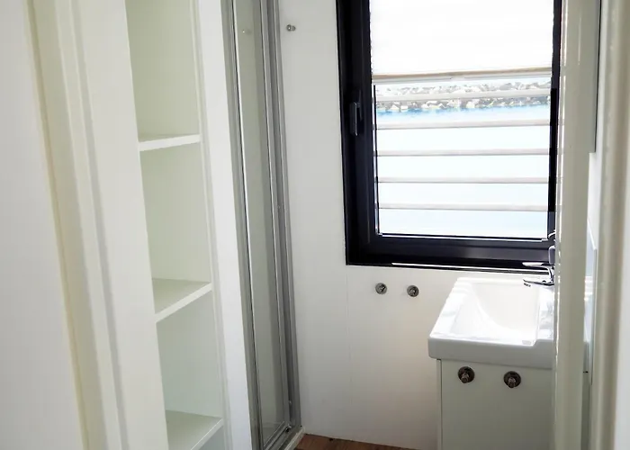 Дом отдыха Hausboot In - Floating 44 Boot 8