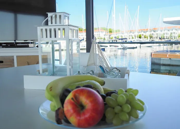 Дом отдыха Hausboot In - Floating 44 Boot 8 *